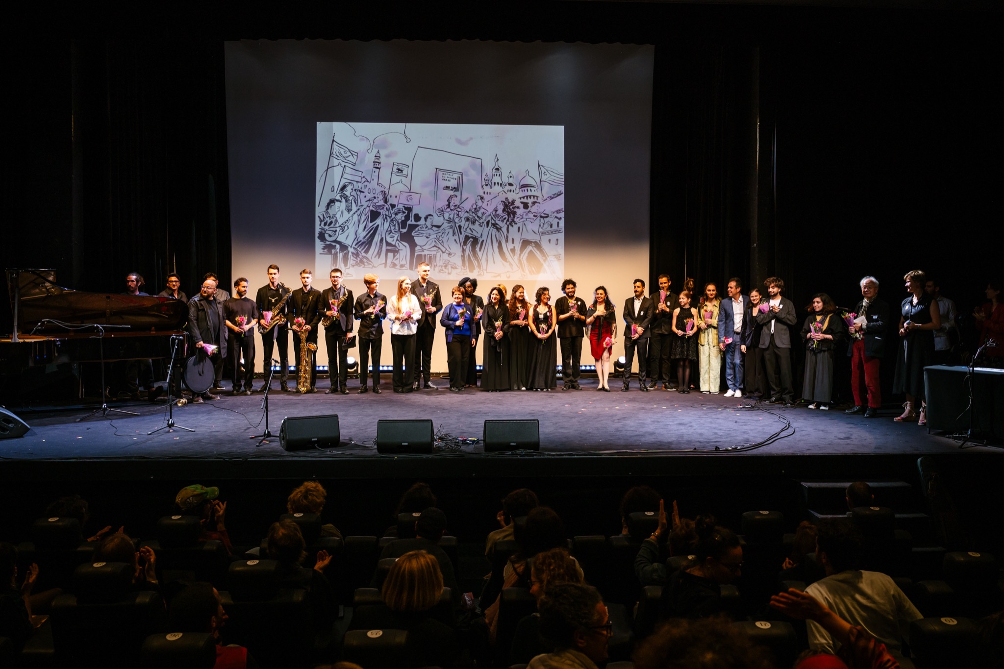« L'Envol » : retour sur le Concert des Lauréats PAX MUSICA #2 à l'Institut du Monde Arabe Lauréats et mentors réunis sur la scène du Grand Auditorium.