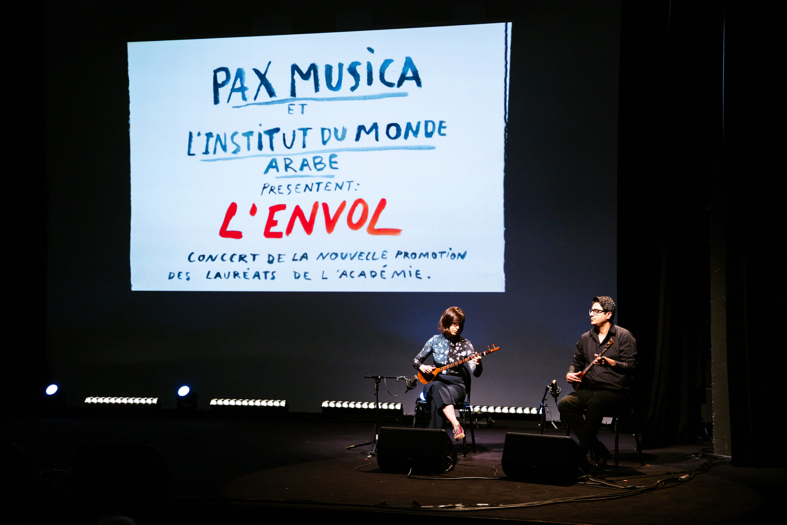 « L'Envol » : retour sur le Concert des Lauréats PAX MUSICA #2 à l'Institut du Monde Arabe Le setâr de Sajad Kiani.