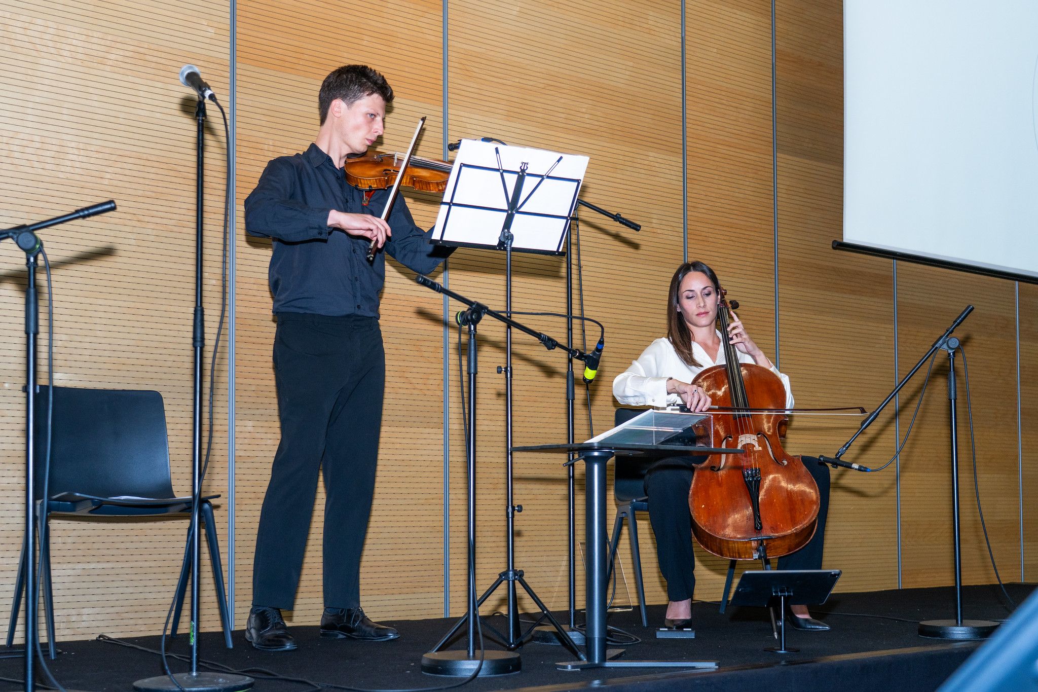 PAX MUSICA à Genève : la musique au-delà des frontières Le violoniste Oleksandr Dmytriyev et la violoncelliste Julie Sévilla-Fraysse en concert à Genève