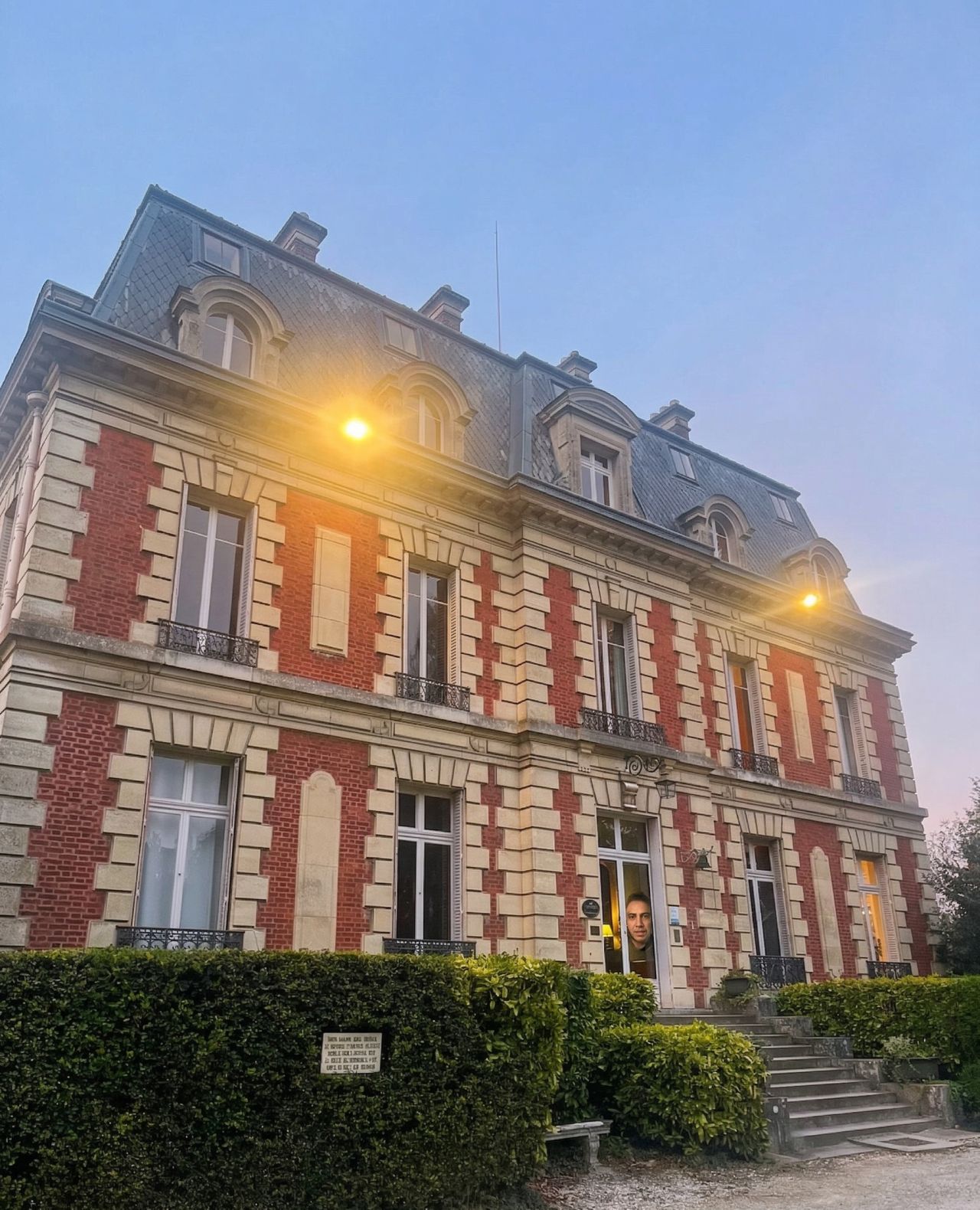 Musique & géopolitique : comprendre le monde en écoutant la musique Le château de Châtenay, lieu du séminaire annuel de la Vareille Foundation
